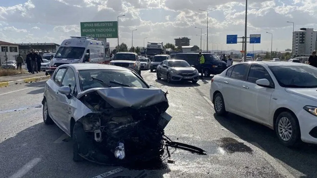 Sivas’ta zincirleme kaza: 1 kişi öldü, 4 kişi yaralandı!