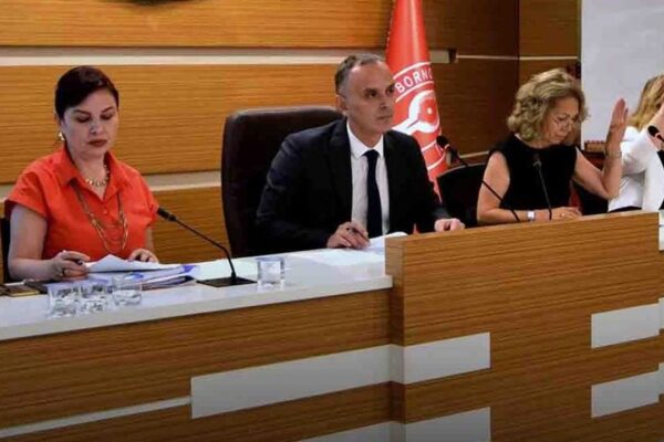Bornova’da jet meclis… Taşınmazların satışına oyço...